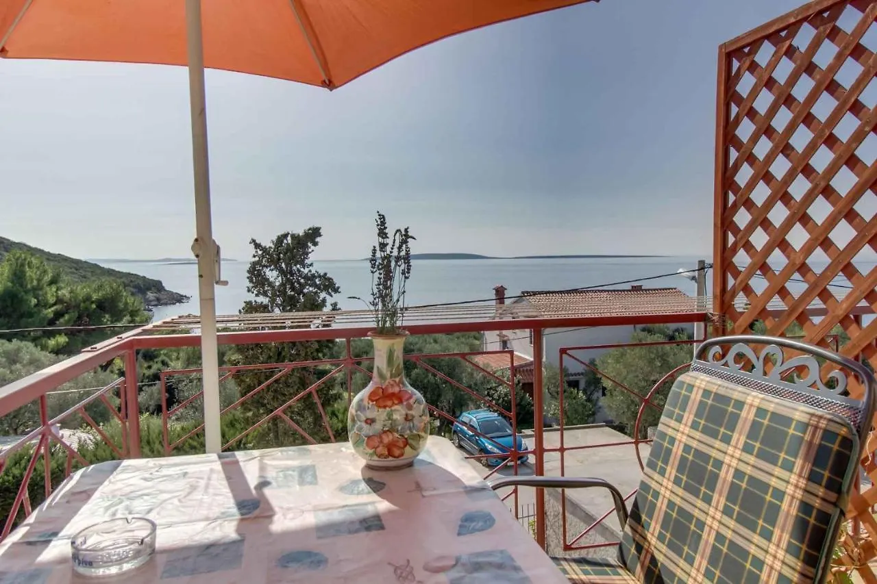 Apartment Near Martinscica Catamaran Terminal In Mihojascica Miholascica